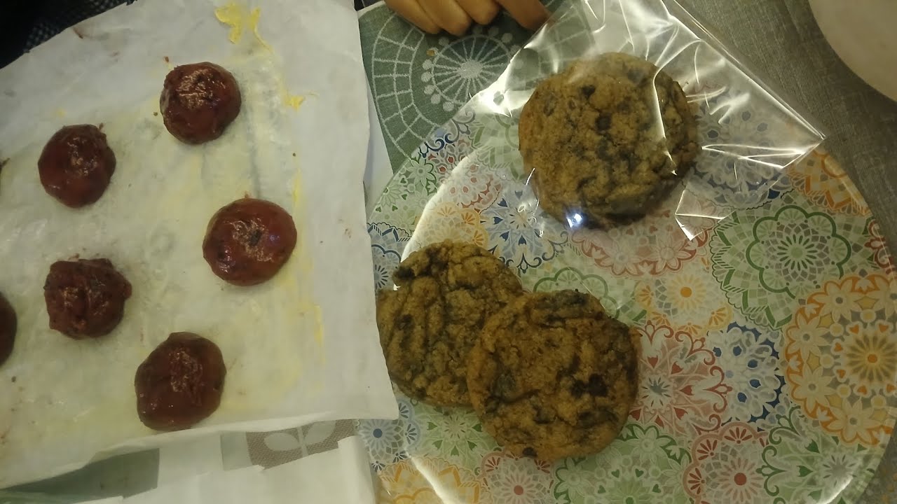 make some cookies n brownies, kinda fail but still taste good💤💤