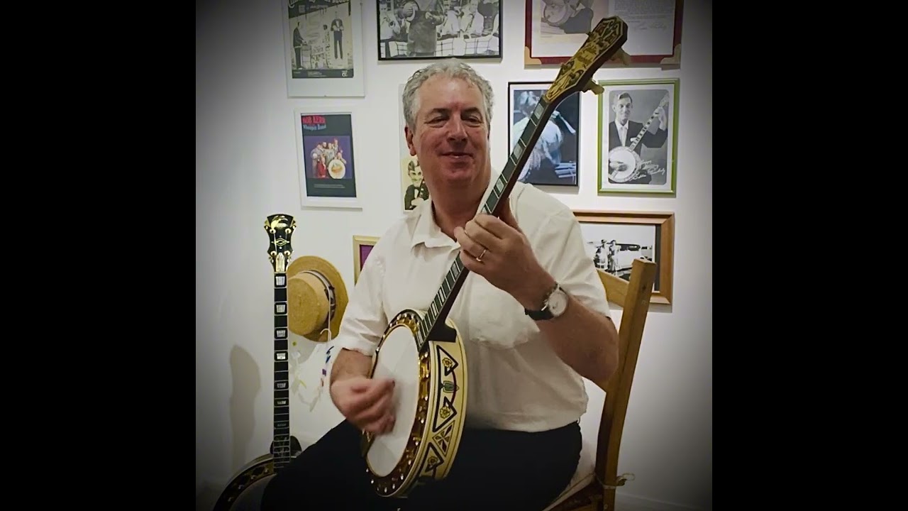 Sean Moyses plays Poor Old Joe on a 1958 Vega Vox plectrum banjo.