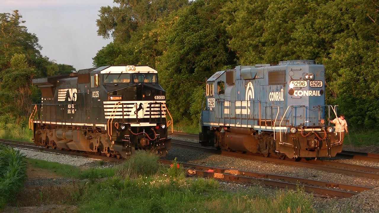 Local Trains at the Shingle Plant - Old Conrail Power & More!