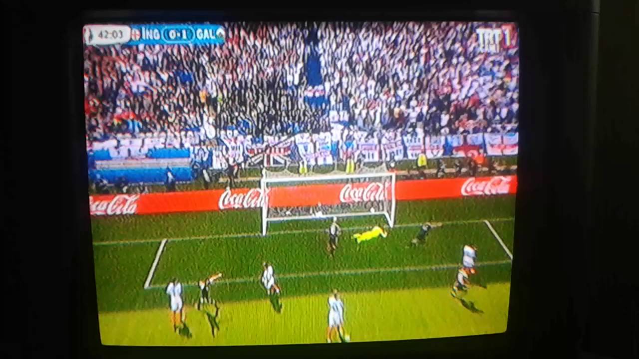 Gareth Bale Amazing knuckleball freekick goal at England vs Wales Joe Hart's error