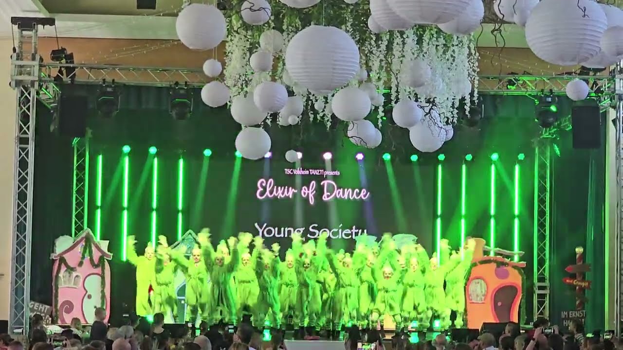 Tanzgruppe Young Society mit ihrem Showtanz 