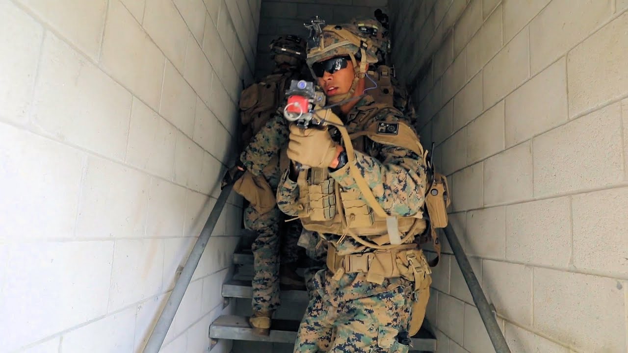 1st LAR Marines Conduct MOUT