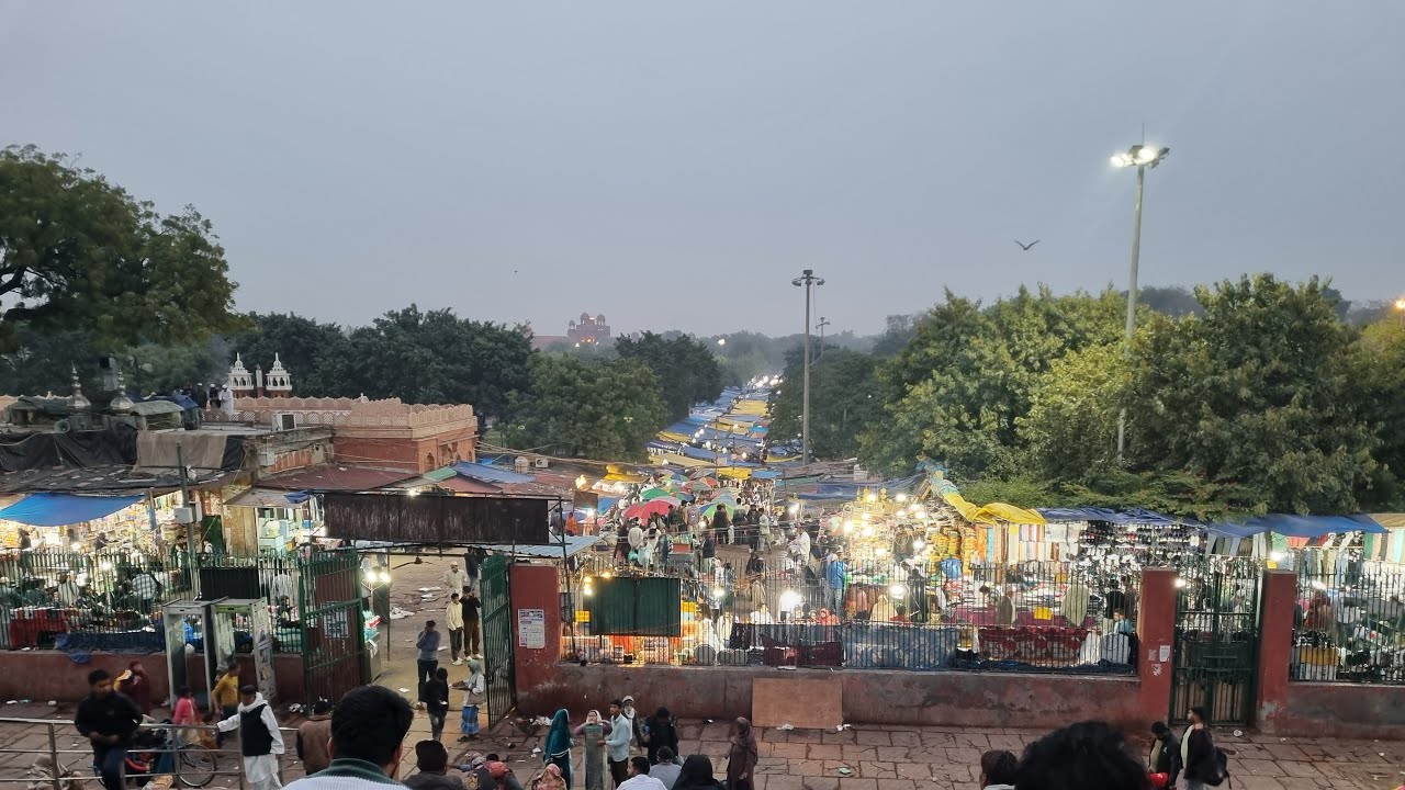 Krishna Bhatt is live from old delhi, Chor Bajar(Jama Masjid)..