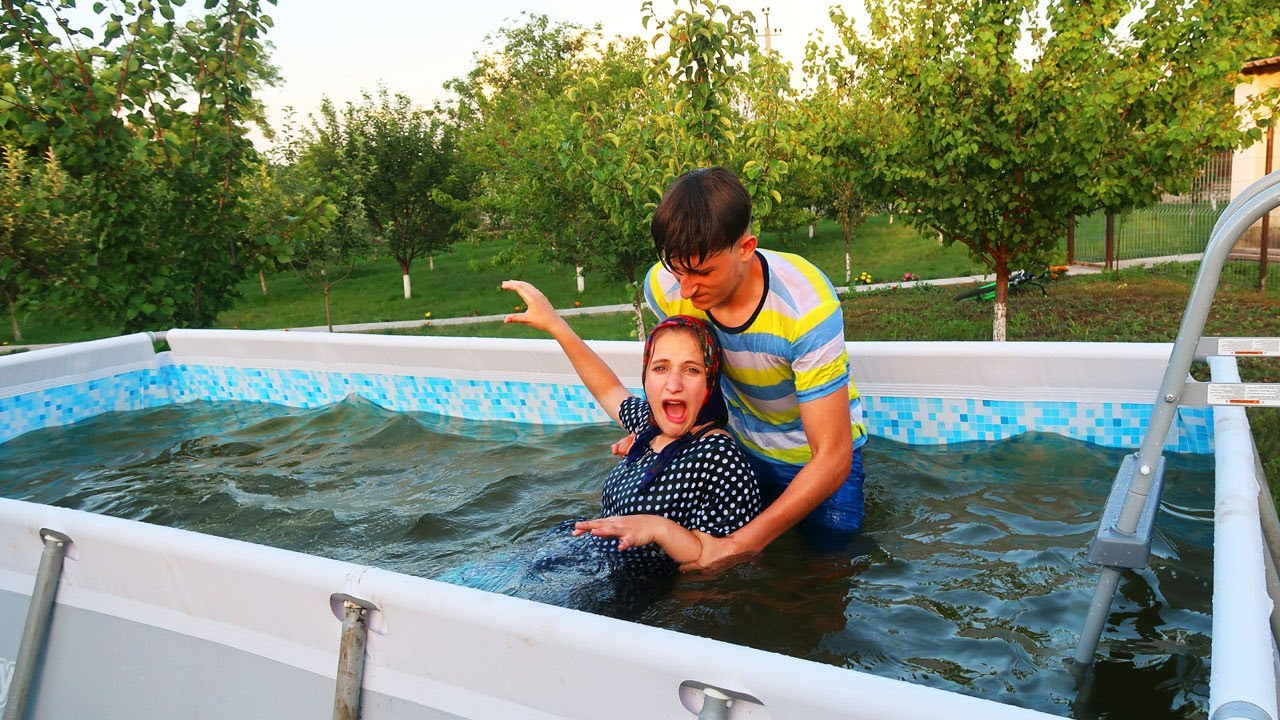 BUNICA IOANA în PRIMEJDIE/ Nu stie să ÎNOATE