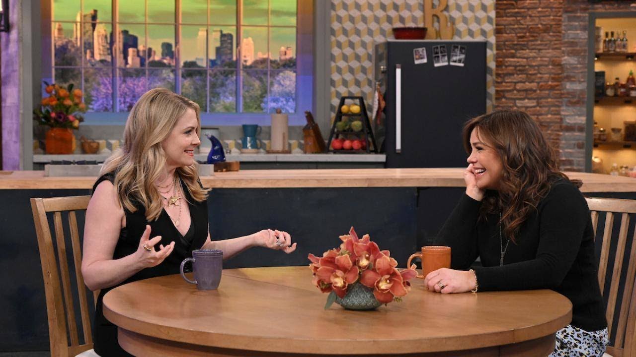 Melissa Joan Hart Admits She "Burned" Water (!) While Cooking For Her Kids