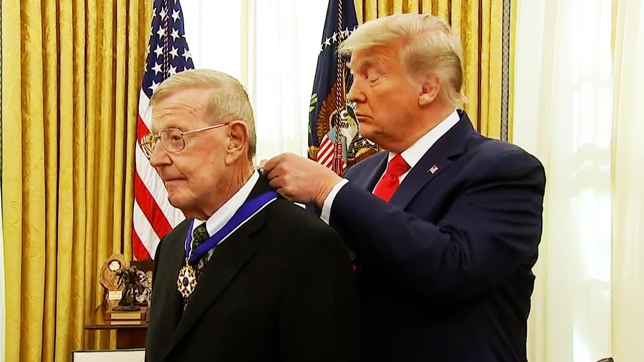 WATCH: Lou Holtz Gives Heartfelt Speech While Receiving Presidential Medal Of Freedom