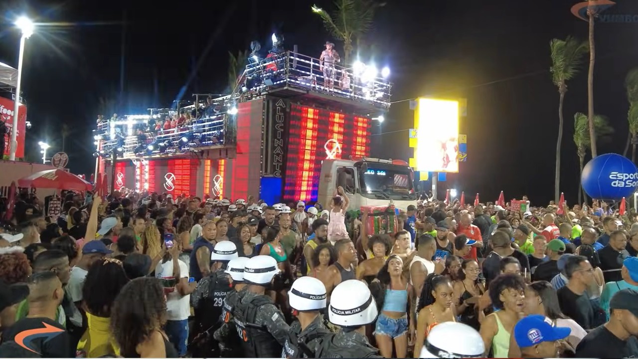 PARTE 2 - LÉO SANTANA NO PIPOCO CARNAVAL DE SALVADOR  BAHIA 🇧🇷