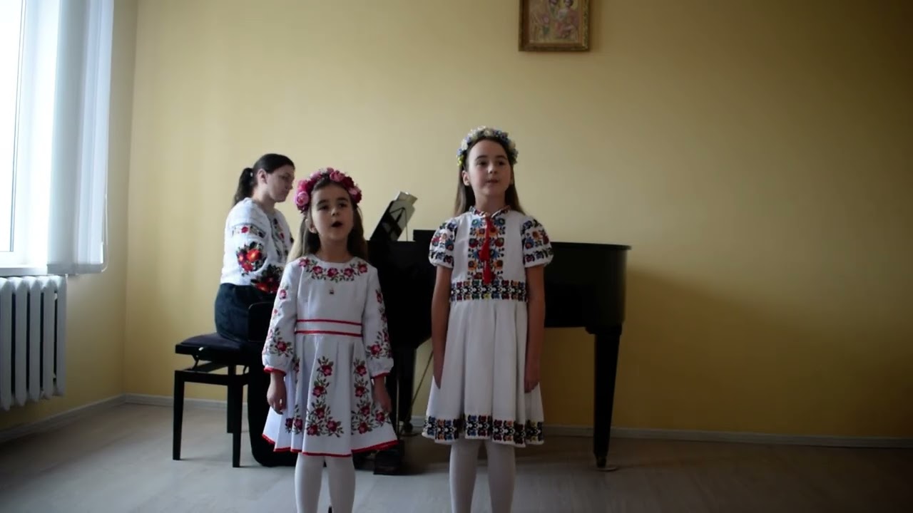 Молитва за Україну. Виконують сестрички Оксана та Софія Рісек Пилипяк. 