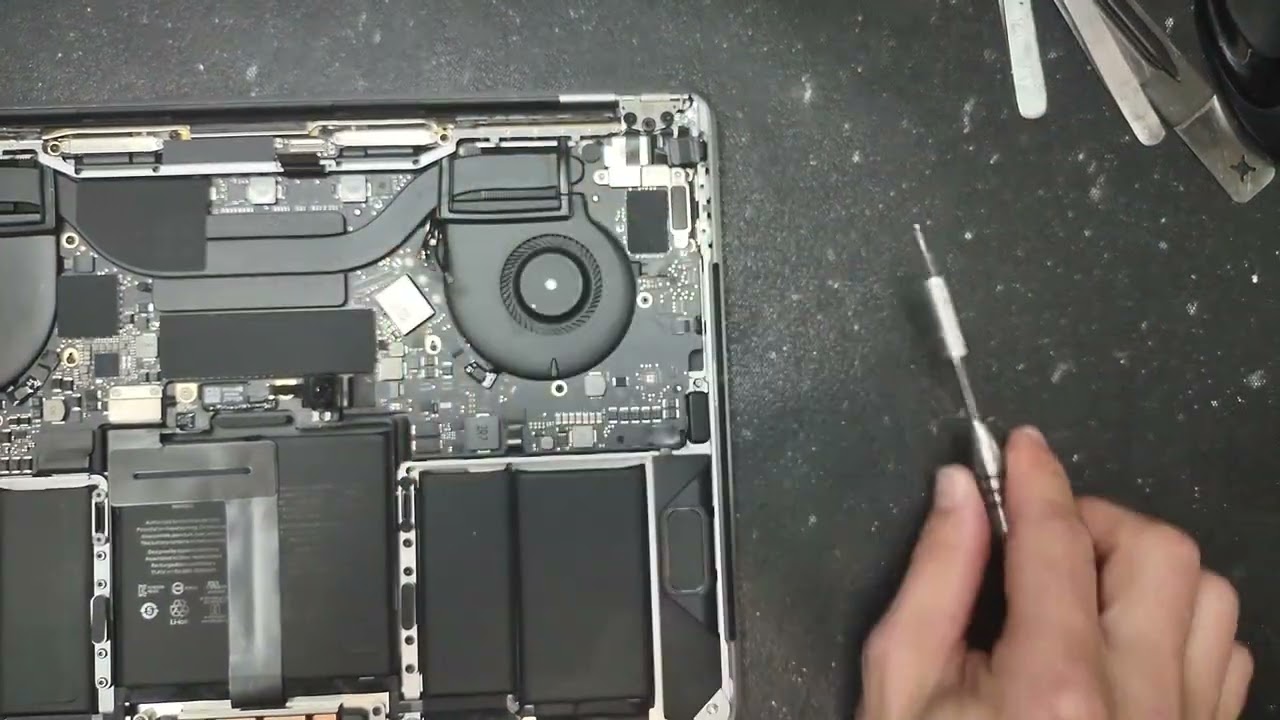 LCD / Screen replacement Macbook Pro 13