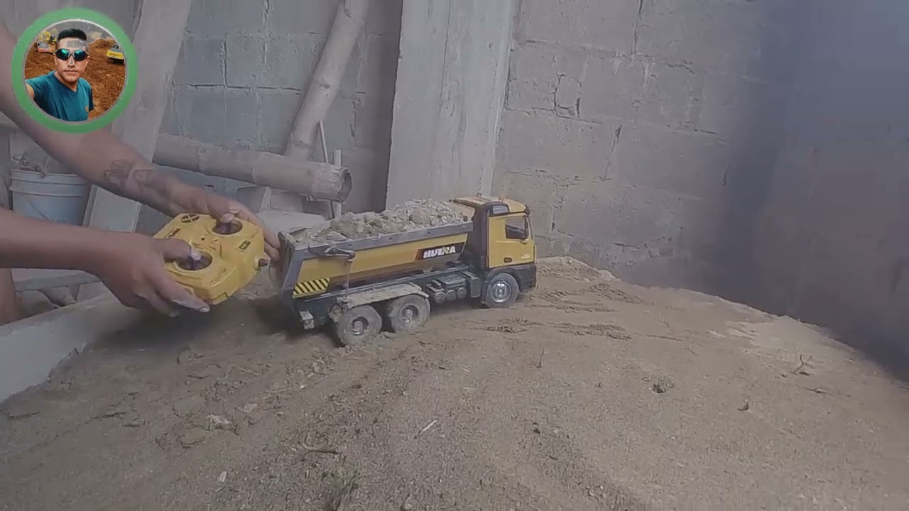 Probando mi Excavadora huina 1593 en mi cantera !!!!!