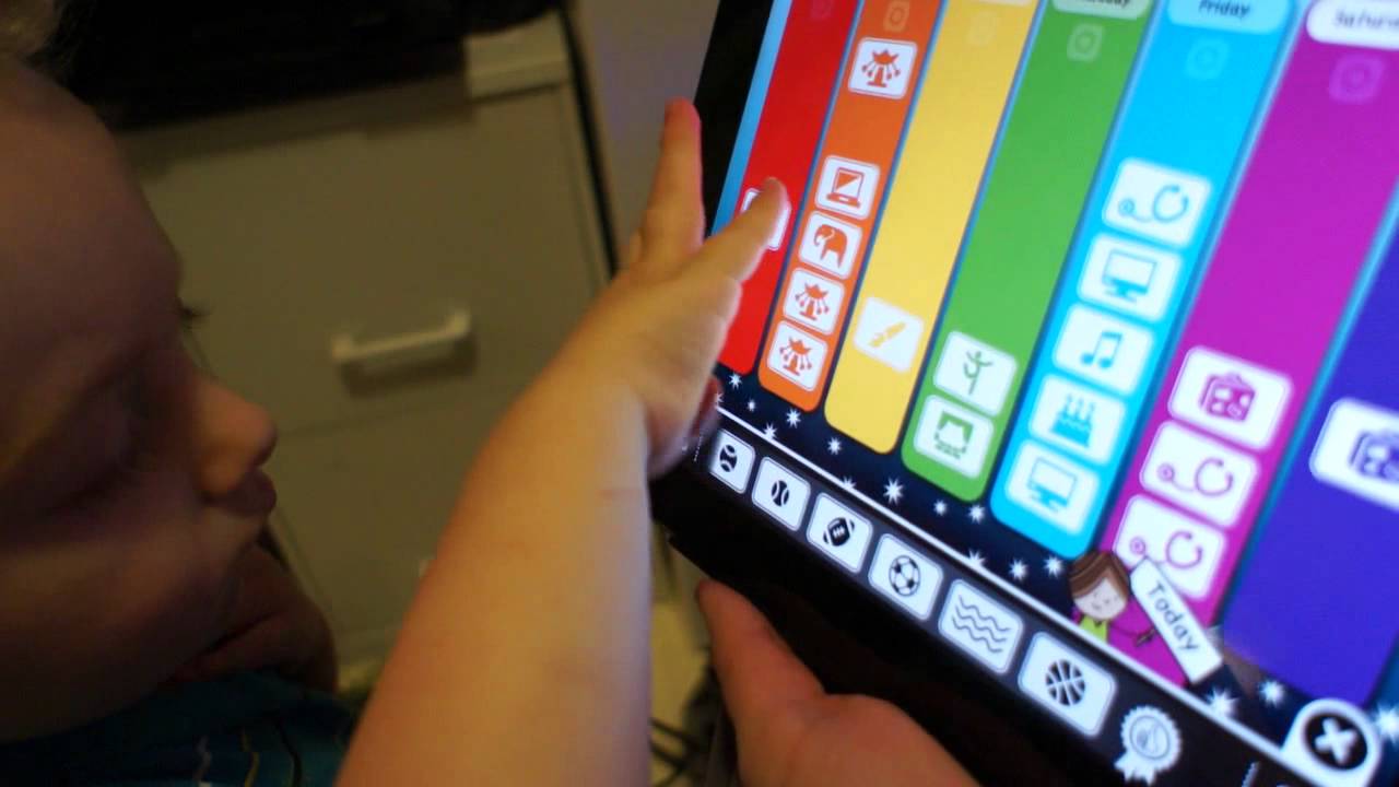 2 year old Zachary Reviews Kids Week Ipad App from Novitura