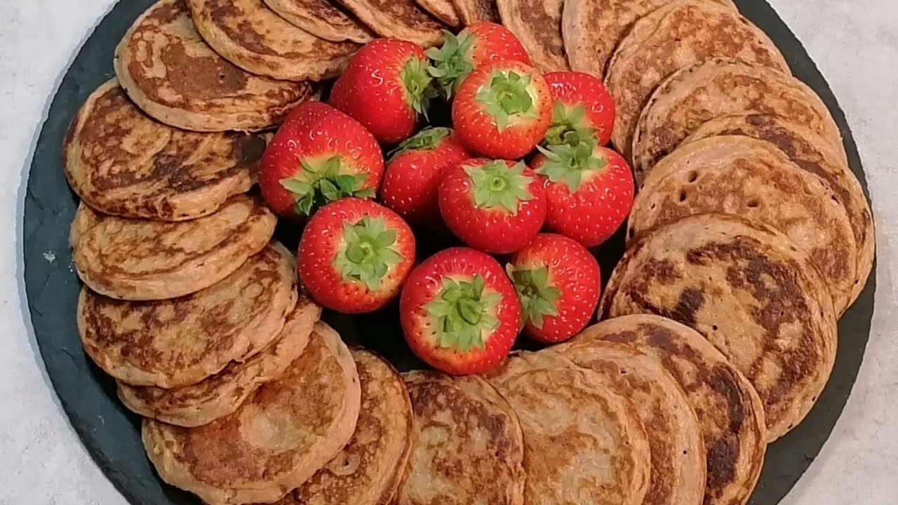 Profiter de la saison des fraises en accompagnement des pancakes au flocons d'avoine 😍