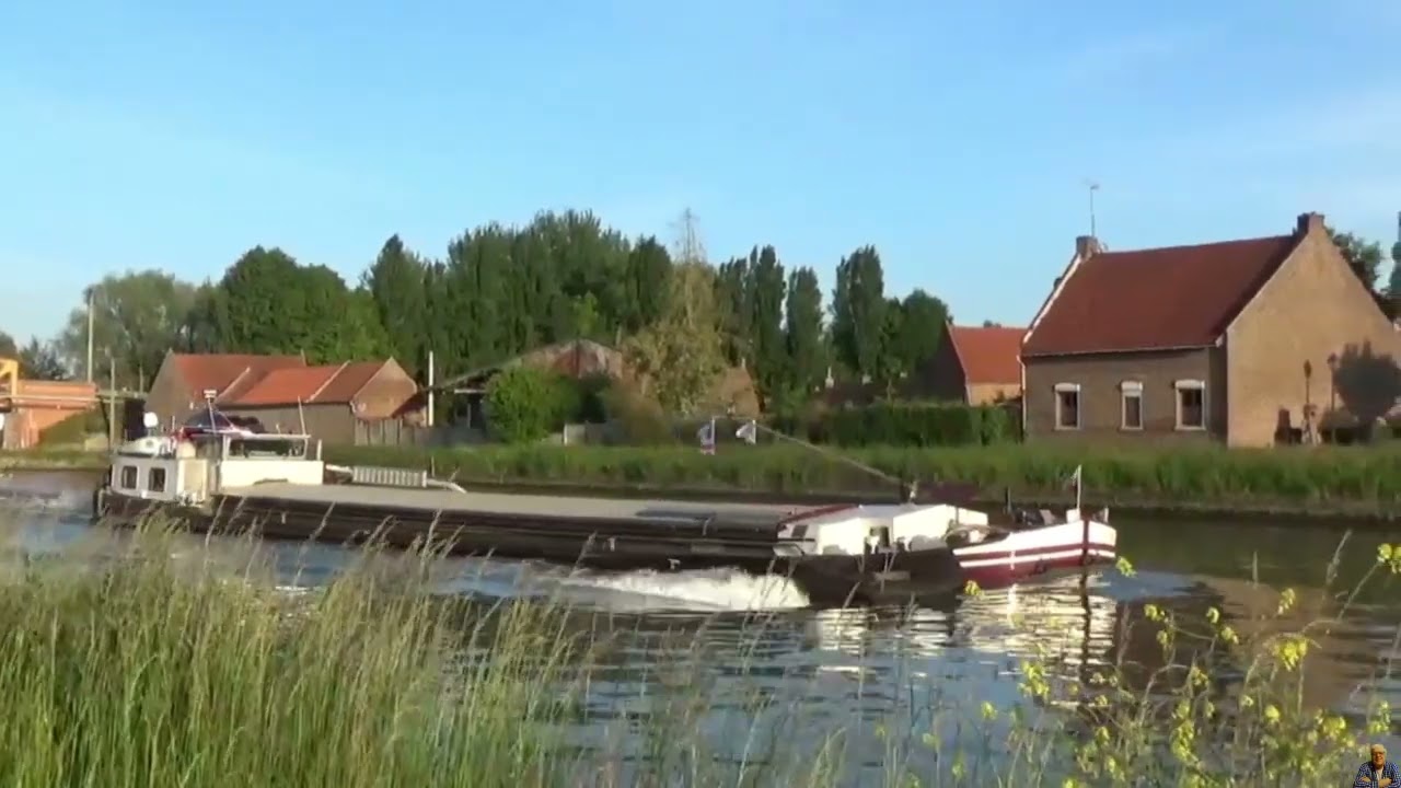 Dernière péniche avant la nuit