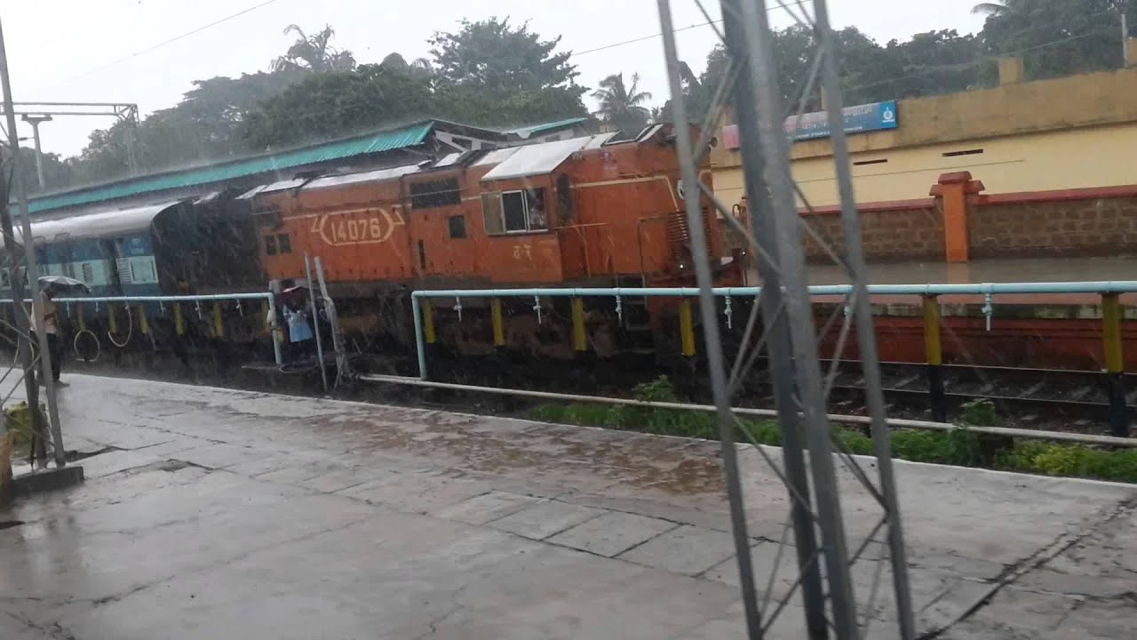 Netravati express arriving kannur station on a heavy rainy day