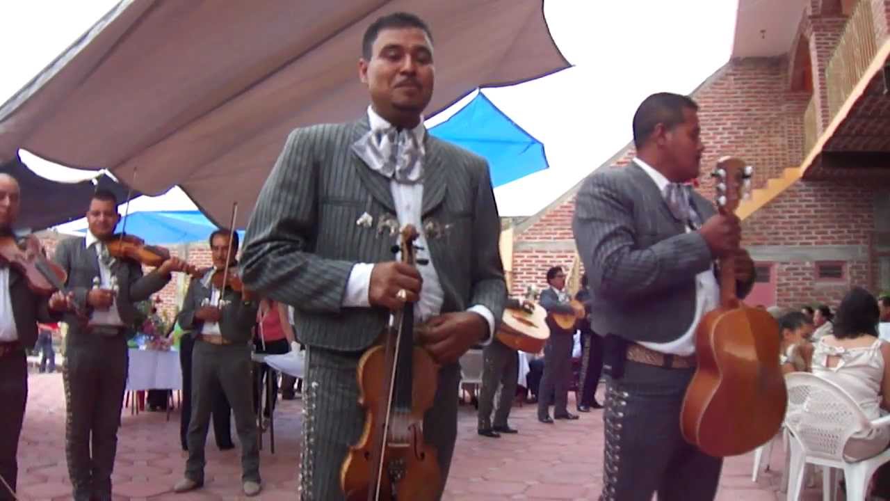 Mariachi Cojumatlan!! EL COLUMPIO..