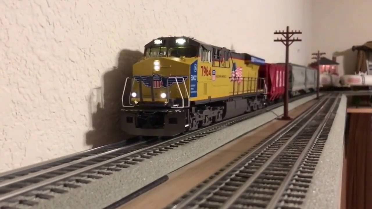Union Pacific ES44AC MTH