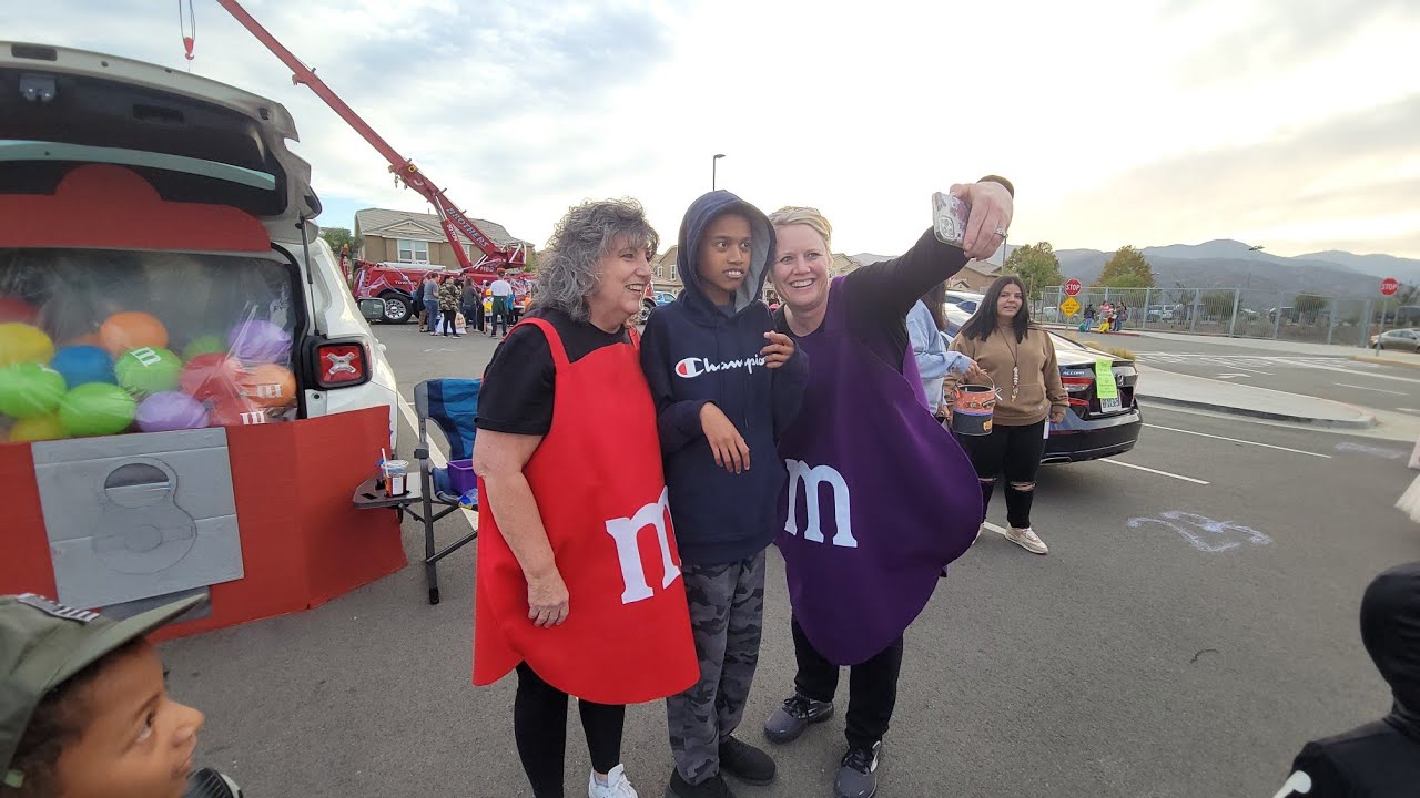 Trunk or Treat: Liam meet his Elementary teacher and aide: Life with Autism #autismfamilyvlog
