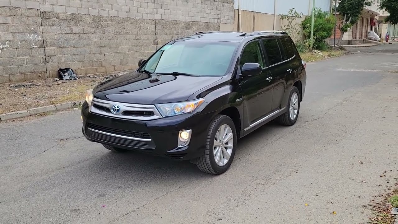 للبيع في صنعاء .. تويوتا هايلاندر هايبرد أمريكي لميتد رقم واحد موديل 2013  للتواصل : 774002303