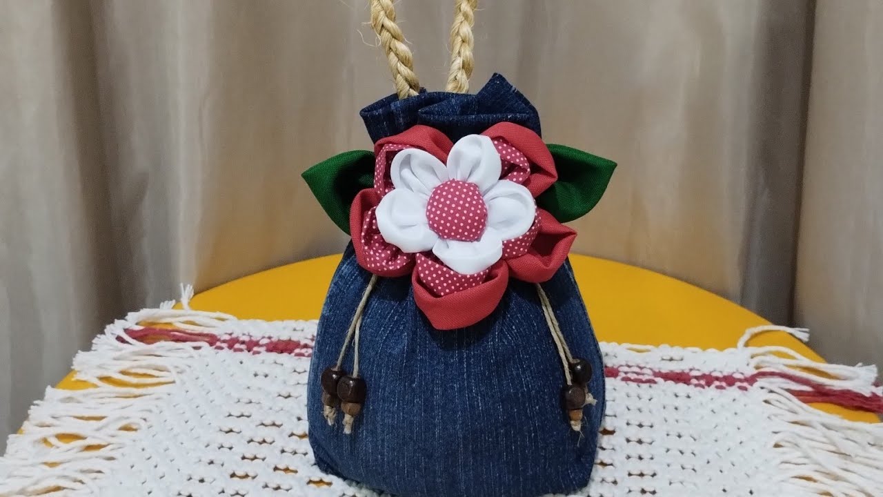 Peso de Porta Flor de Fuxico e Jeans