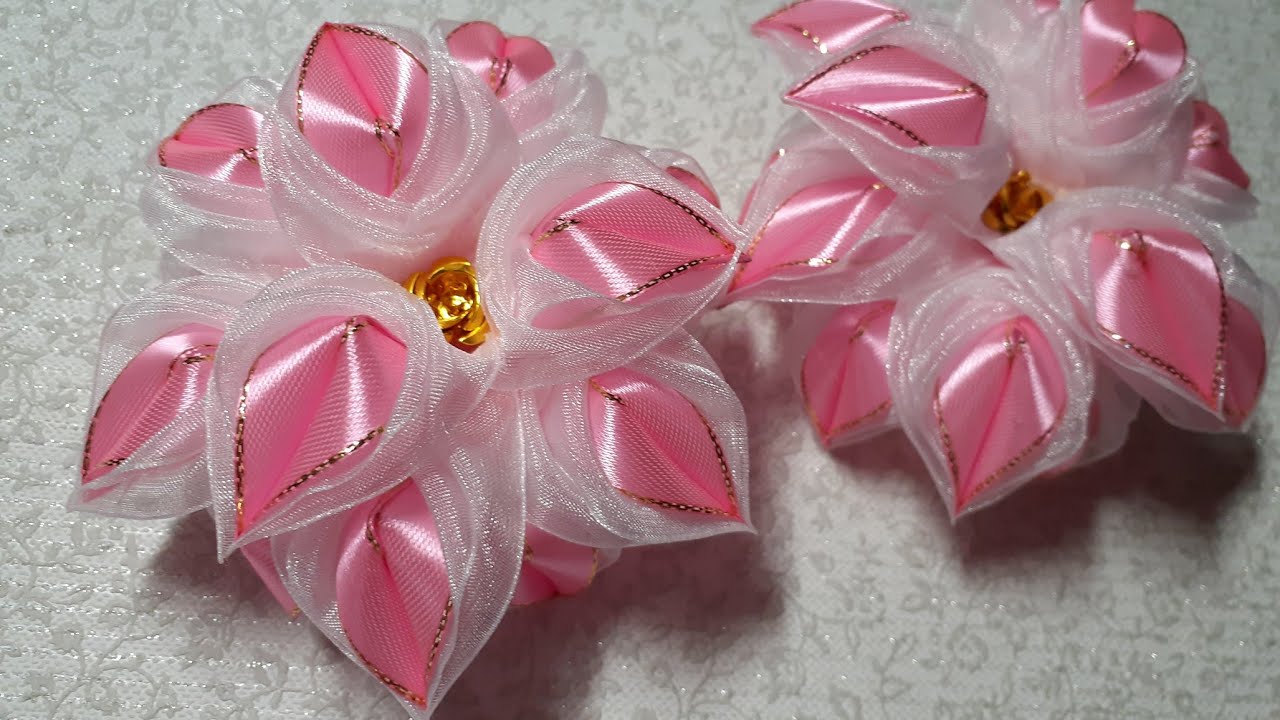 Нежный пушистик из лент и органзы. Канзаши. Kanzashi