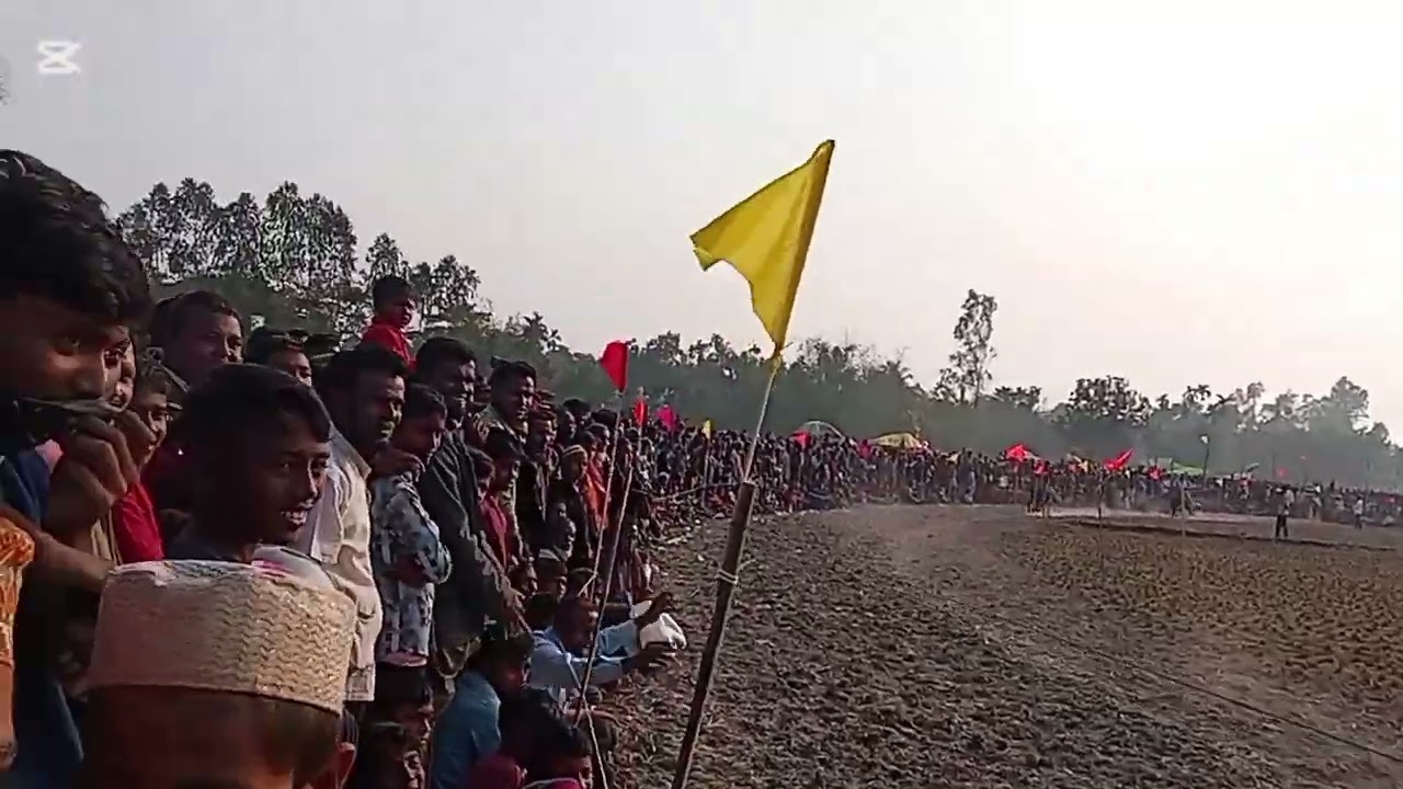 পীরগাছা উপজেলার অন্নদানগর ইউনিয়নের কেকো য়ান গ্রামে অনুষ্ঠিত হচ্ছে ঘোড়া দৌড় খেলা।