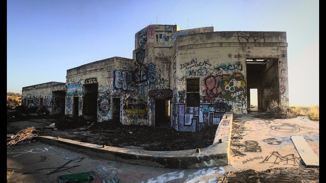 ABANDONED BETHANY HOUSE IN SAN BERNARDINO (SCARY!!!)