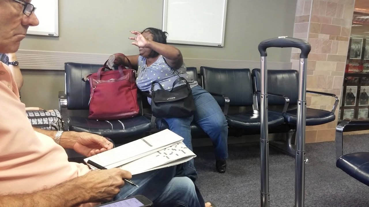 Black women popping gum in the public no shame!!!!