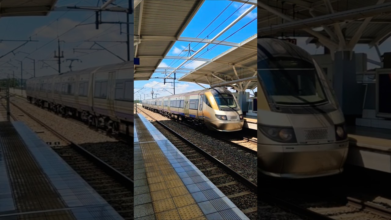 2 Gautrain's approaching Centurion at the same time