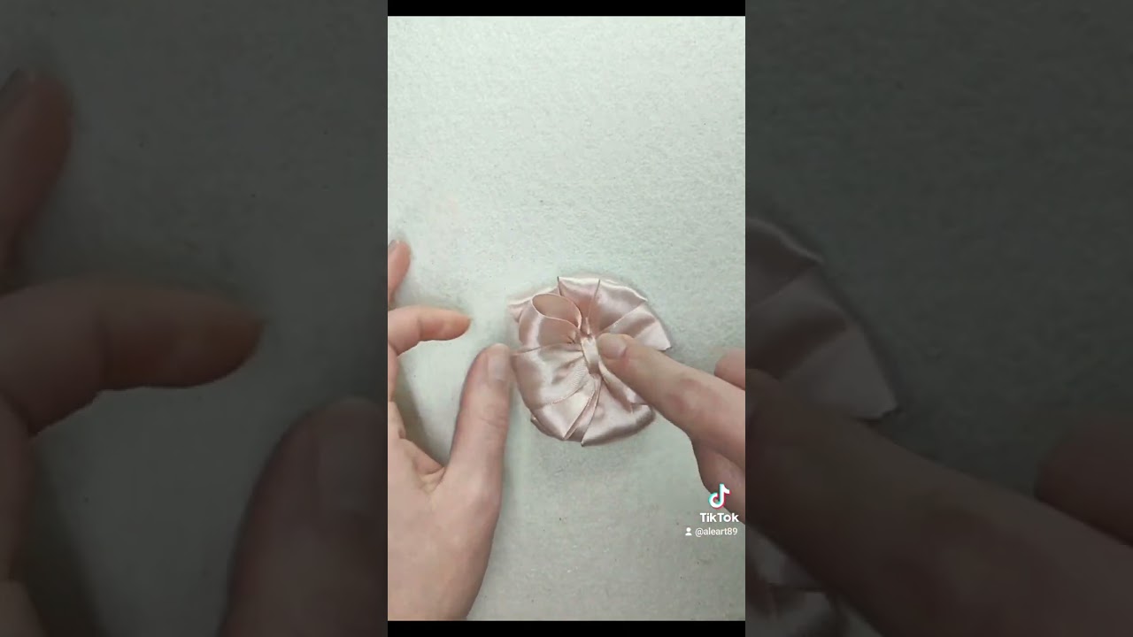 come fare un fiocco coccarda con nastro di raso