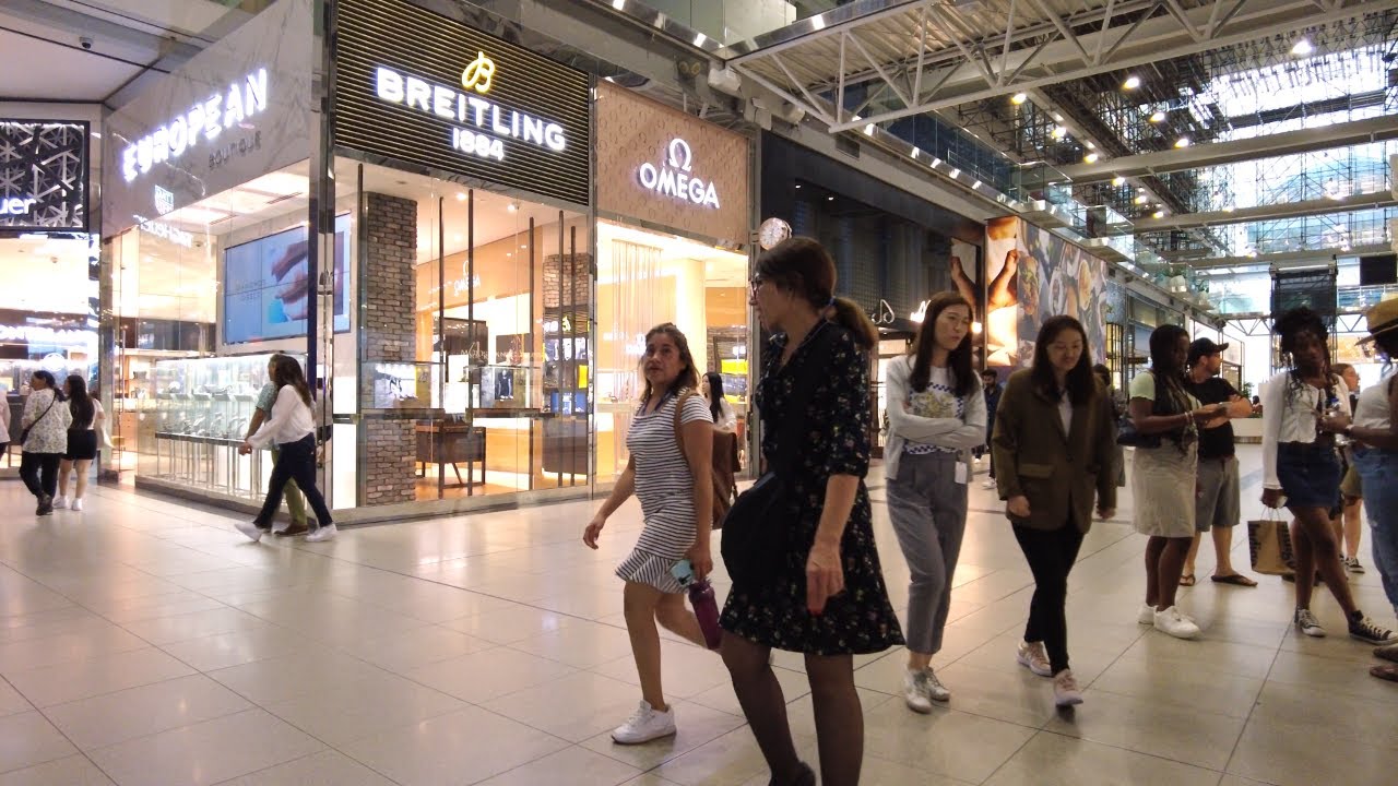 Exploring Eaton Centre: Downtown Toronto Walking Tour in 4K, Summer 2023
