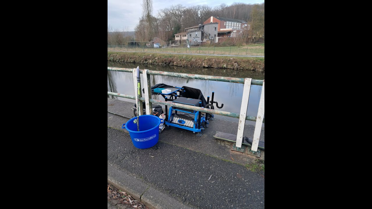 En canal, pensez aux péniches. Notre belle Sambre dans ses beaux jours.