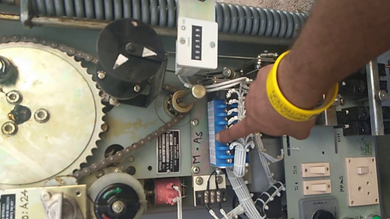 Vacuum circuit breaker in Hindi