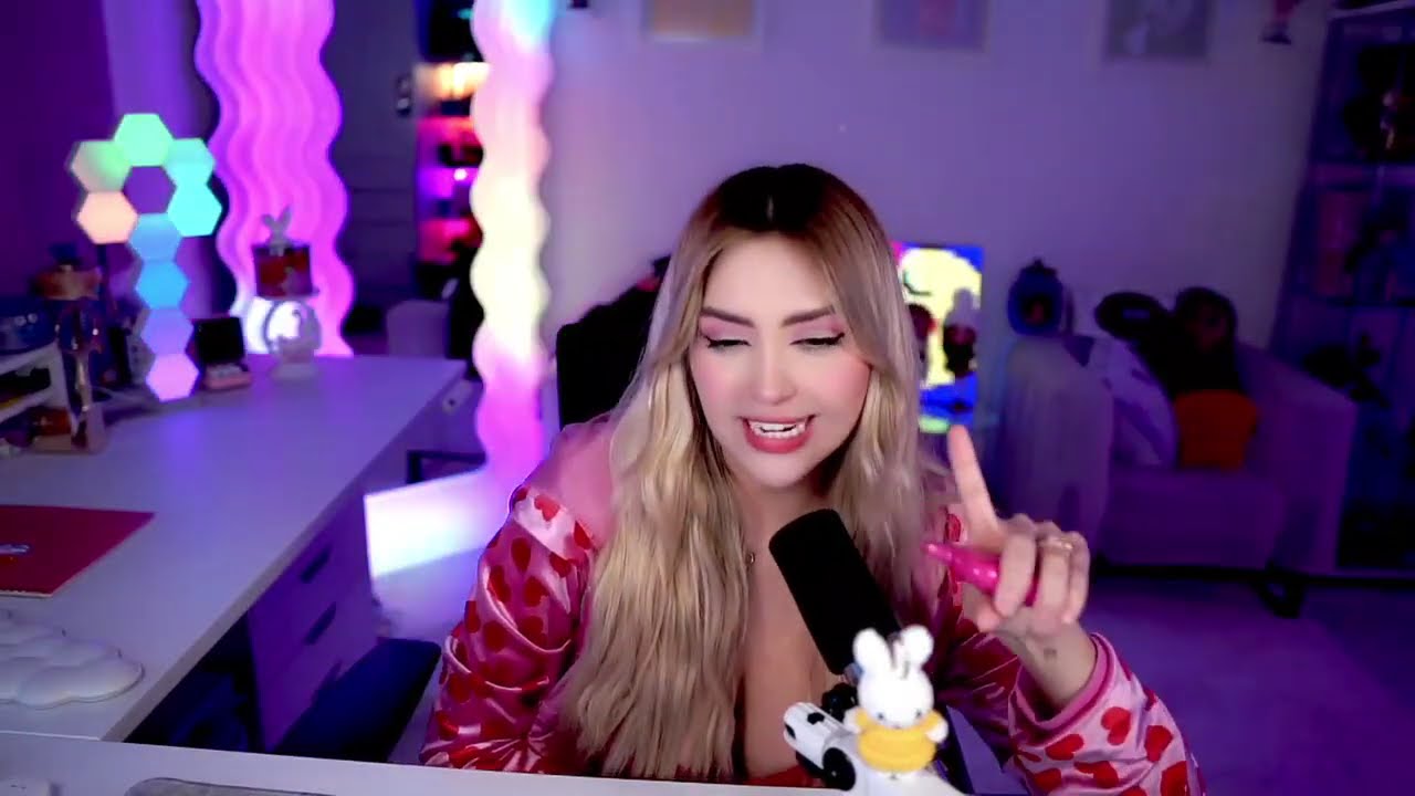 Regrese a Monterrey por fin!   Redes @AriGameplays