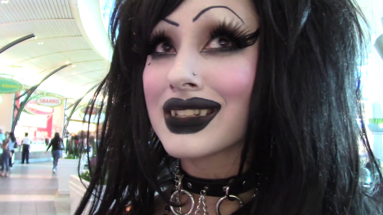Vlog: Mall Trip with my Best Friend and Visiting Spirit Halloween!