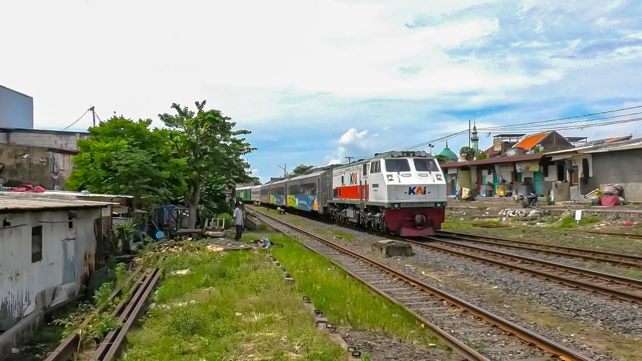 PROSES LEPAS KERETA KIRIMAN DAN LANGSIR RUMIT DI SURABAYA KOTA