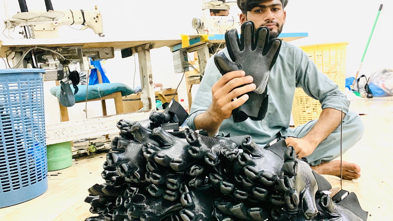 Gksaver sports Black 3D Model 🧤⚽️#short #goalkeeper #gksaver #gloves