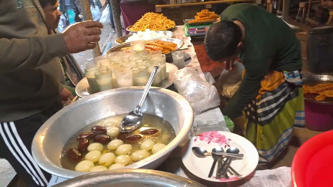 বন্ধু র সাথে দেখা মিষ্টি খেলাম সেরা দোকানে মিষ্টি টাকা নিলো না। 