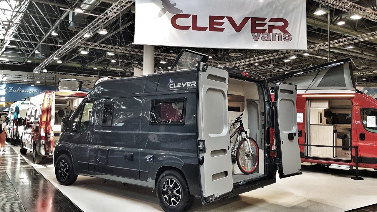 Clever Bike 540 Messeneuheit | Caravan Salon Düsseldorf 2021 | Rundsitzgruppe und Fahrrad im Heck