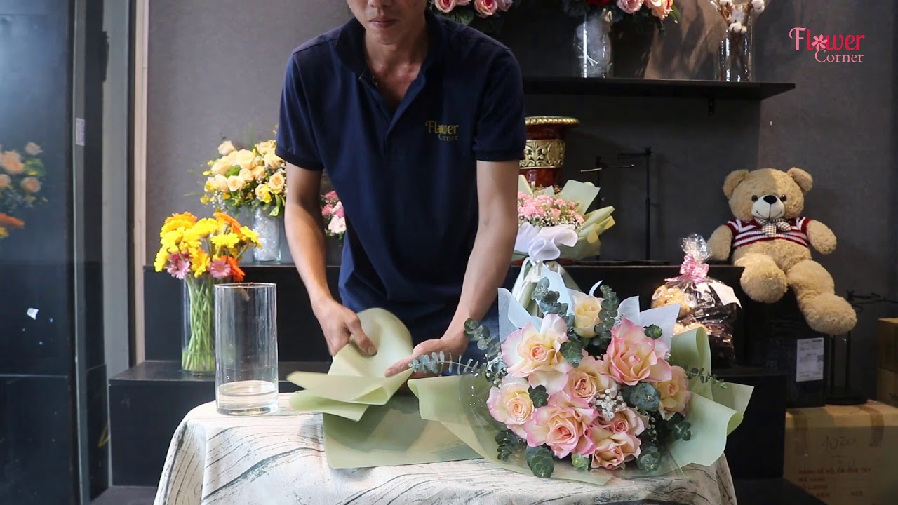 Hướng dẫn bó hoa tặng sinh nhật đơn giản từ Flowercorner.vn
