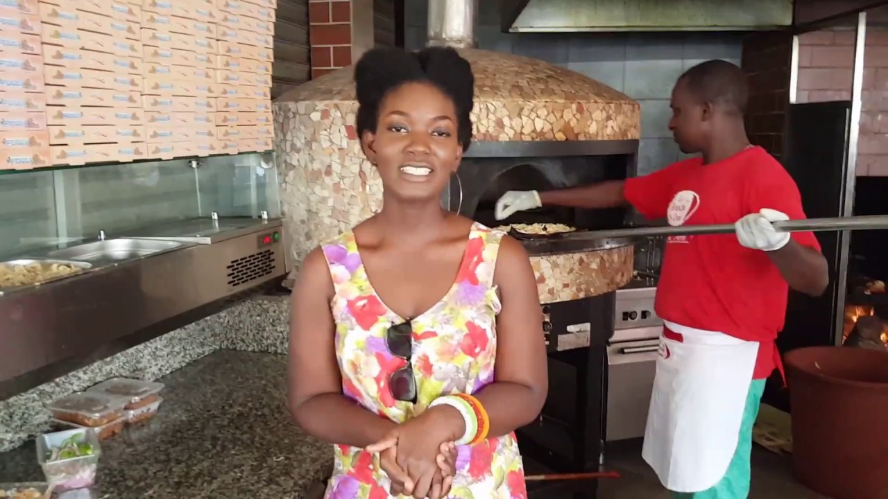 Pizza in less than 5 mins// Là Brioche Dorée Sénégal Dakar  // .#travelshowhost #Influencer.
