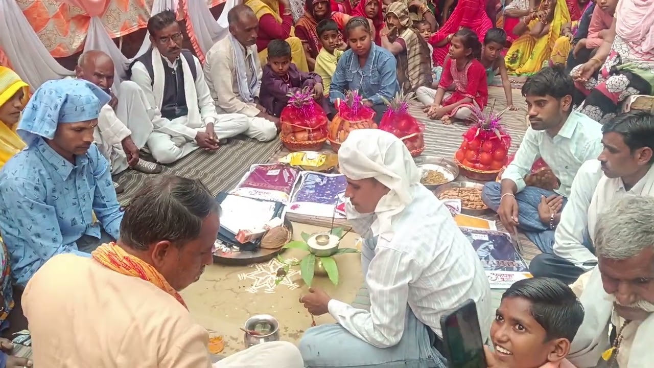चित्रकूट के फेमस शादी पुराने जमाने के तिलक समारोह है जिसमें एक लड़की का भाई एक लड़की के भाई का तिल