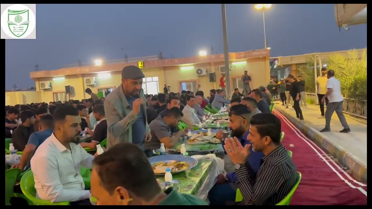 تغطية احد طلبة الاقسام الداخلية لمأدبة الافطار