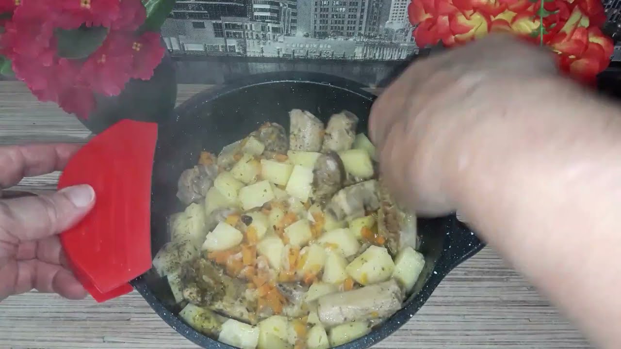 Как приготовить свиное рагу на косточках с картошкой  на плите