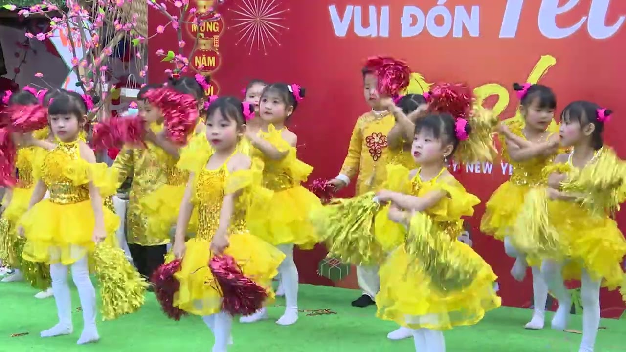 6 Bé về quê ăn tết.Bé chúc tết.5 Tuổi B1