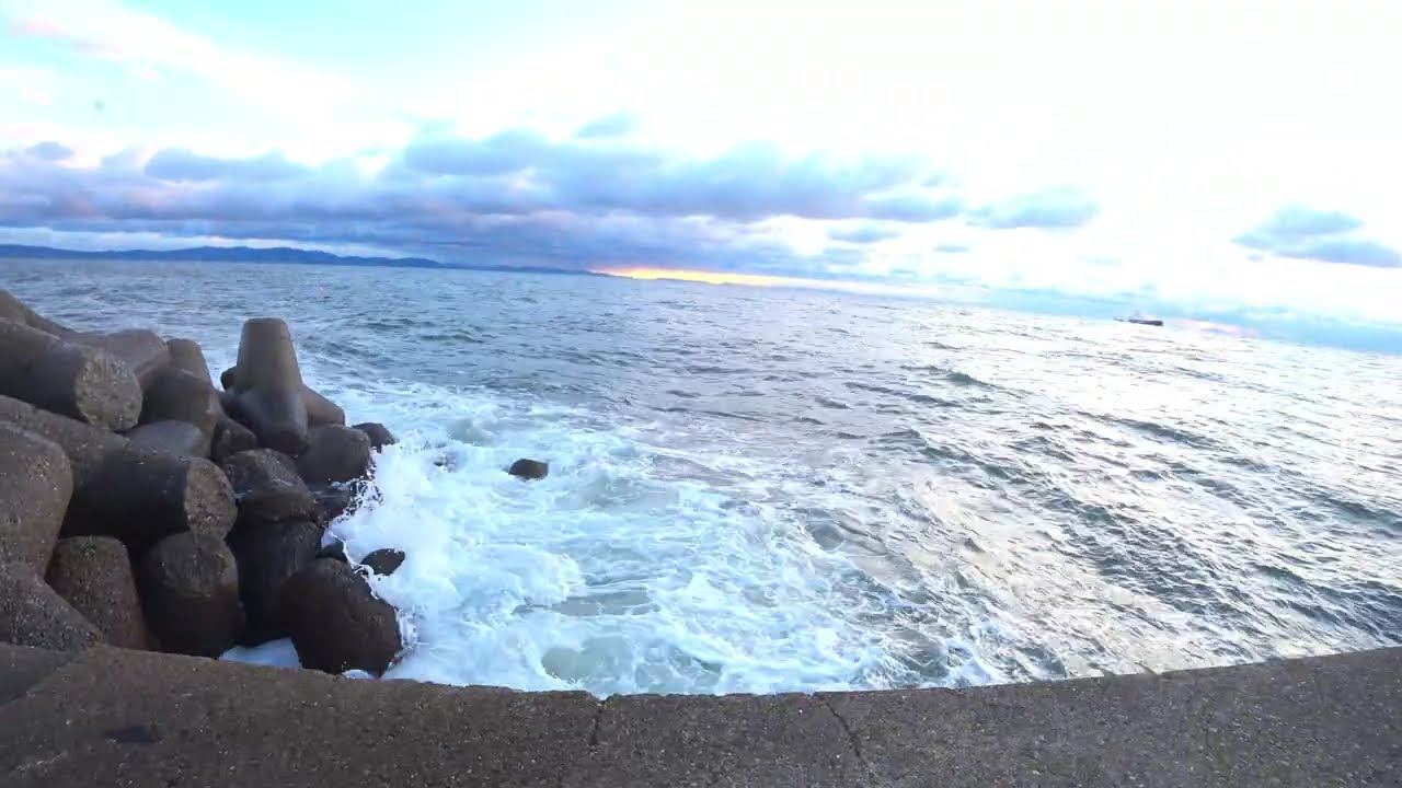 [ 4K ]2026年01月02日(金曜日)　お正月 2日　【播磨新島（本荘の人工島）】赤灯台の防波堤の風景。