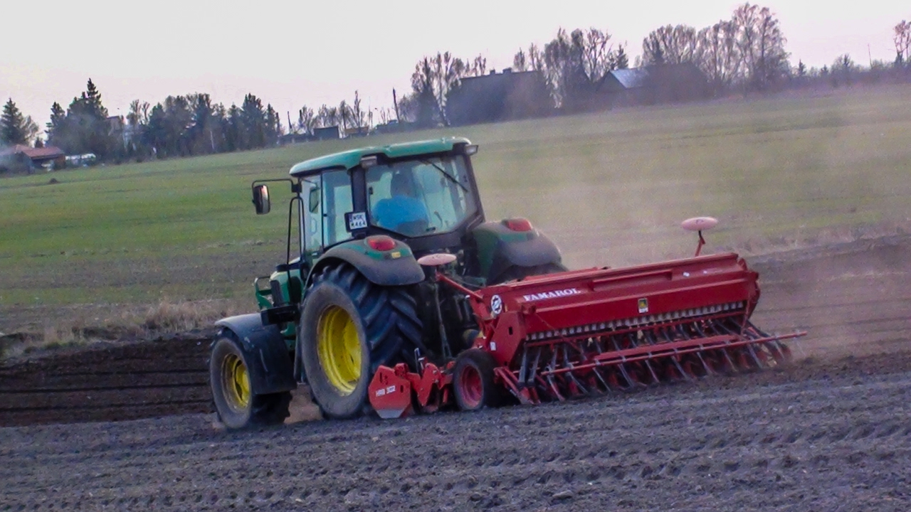 Wiosna 2016 || Siew Mieszanki 2016 || John Deere 6420 & Kuhn HRB 302 & Famarol ||