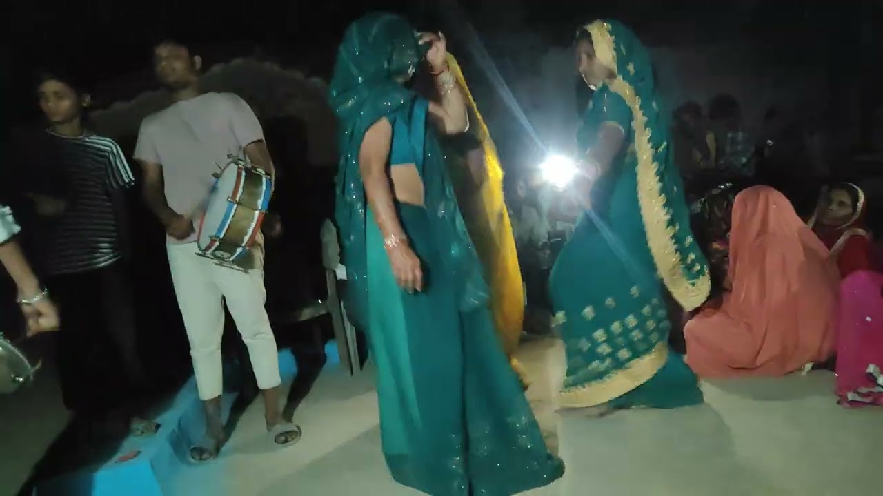 गांव में बैंड बाजा में डांस देखिए चैनल सबस्क्राइब करें दोस्तों आप का मनोरंजन होता रहेगा 