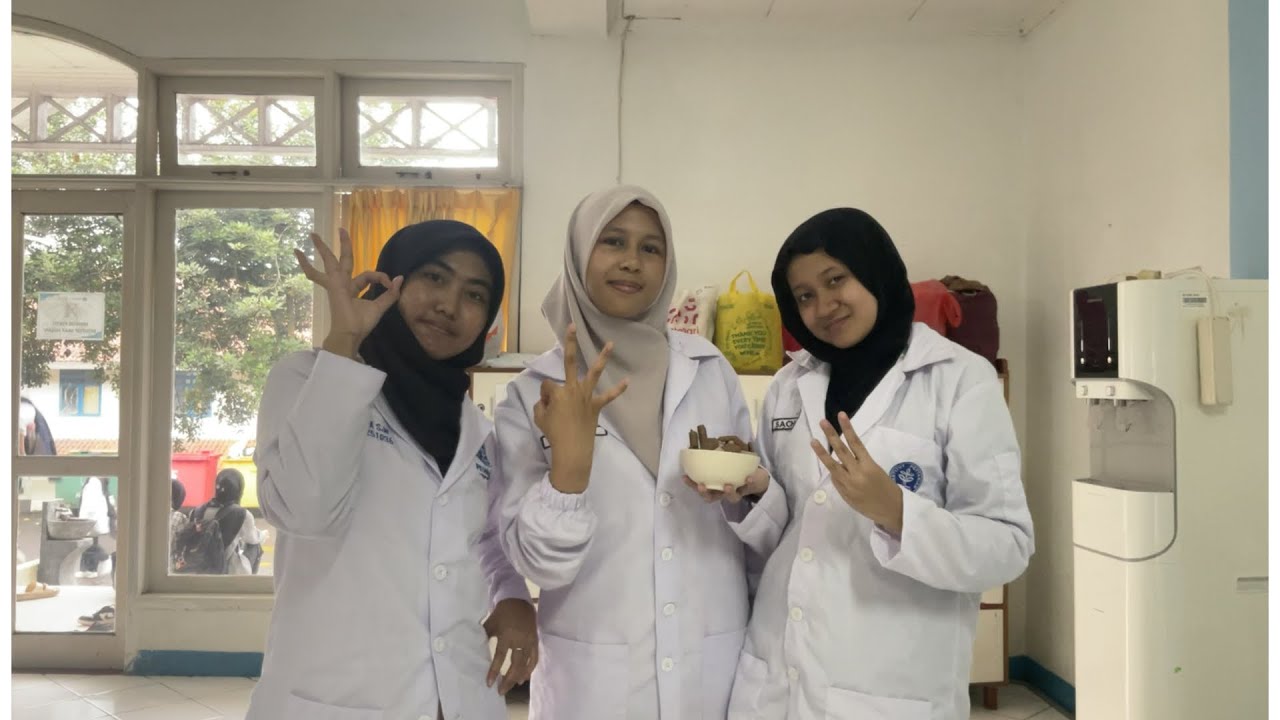 Praktikum Mandiri Kimia - Es Krim Putar | ST05.1 Kelompok A3 IPB University