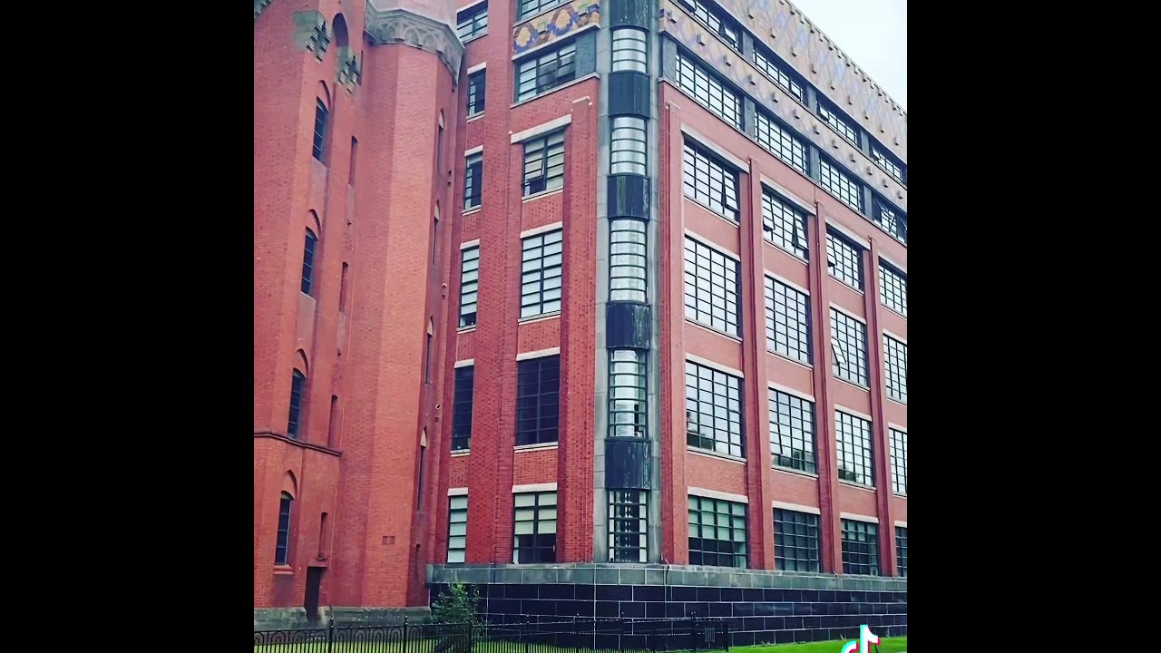 Glasgow . Old templeton carpet factory 