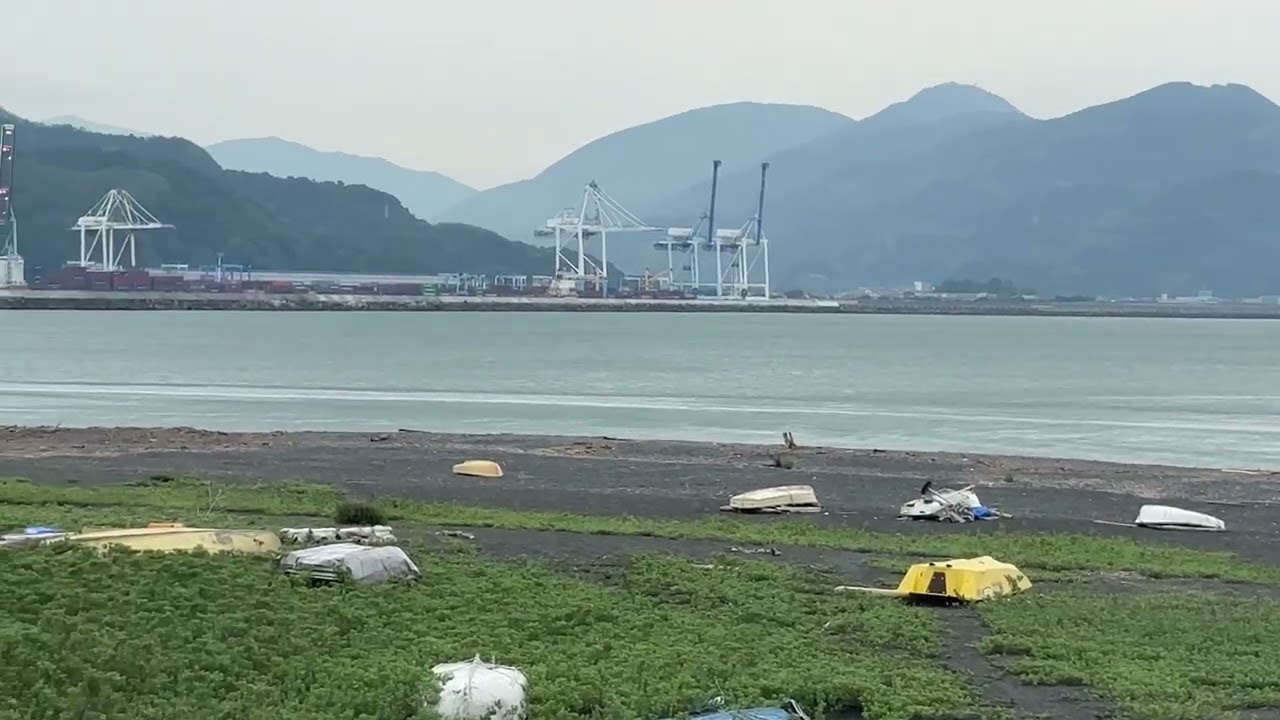 今の清水港 2023.6.6 PM14:40 風はないけど、雨が降ってきた